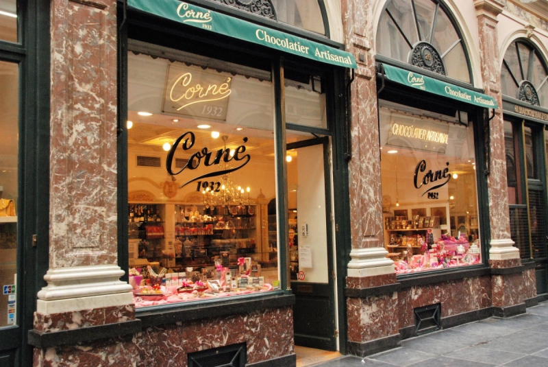 patisserie-OLLIERES-min_chocolate_chocolaterie_shop_luxury_chic_gallery_brussels_belgium-558146