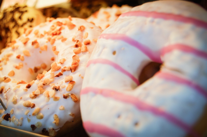 patisserie-OLLIERES-min_donuts_sweets_pastries_pastry_shop_cake_cakes_bakery_eating-987656